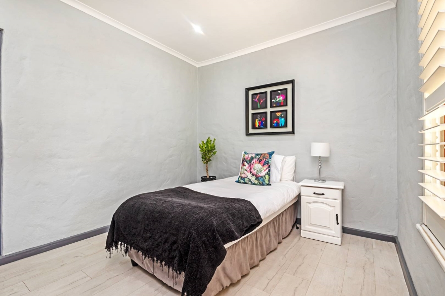 5 Bedroom Property for Sale in Kenridge Western Cape